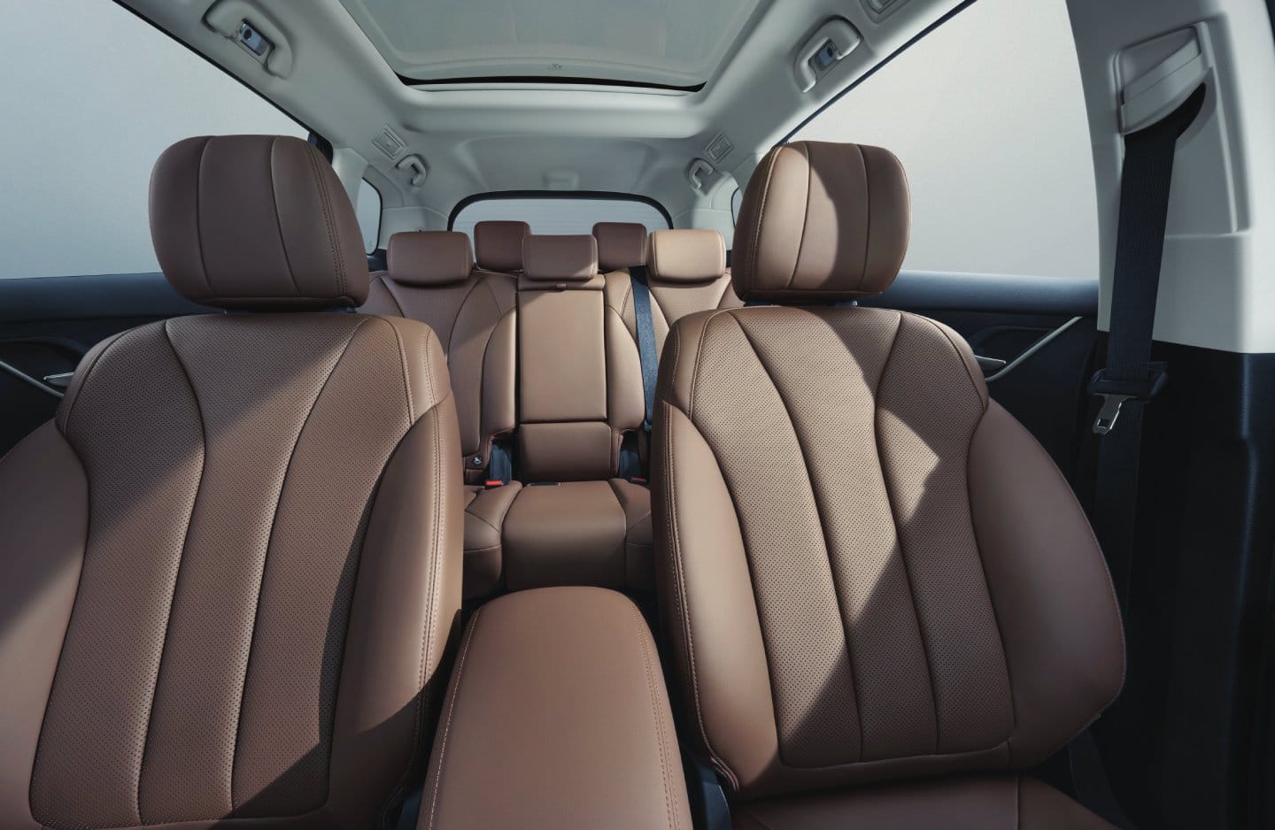 tampilan interior dari dashboard byd m6